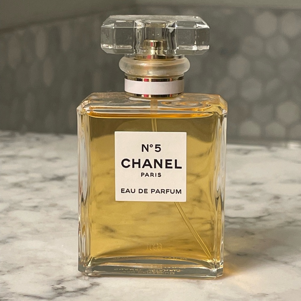CHANEL
N°5
Eau De Parfum Spray